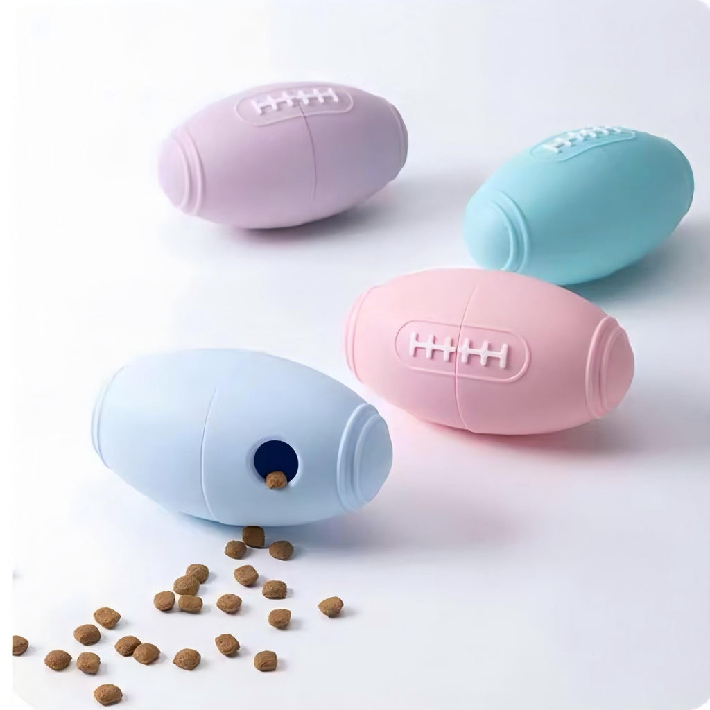 ペット用フードディスペンサー　フットボール型